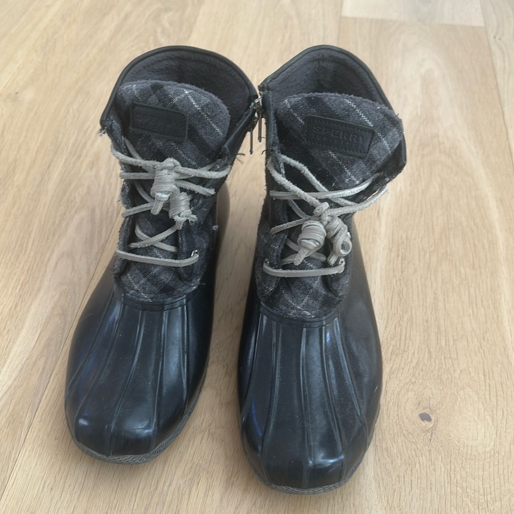 Sperry Women’s Plaid Boots size 8.